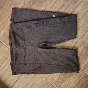 Lululemon Gray Marbeled Leggings Size 6 Barely Worn. SIDE & BACK Pockets.